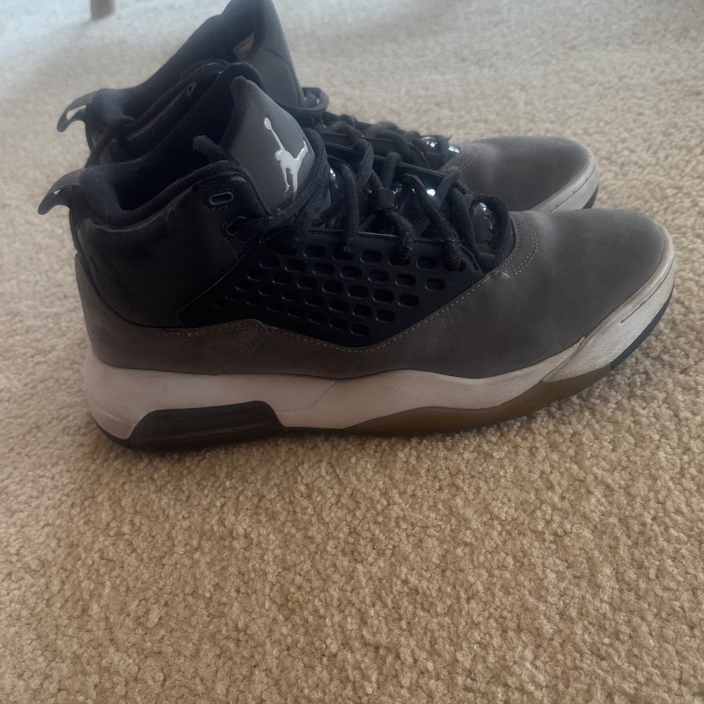 Jordan MAXIN Men's Mid-Top Basketball Sneakers - Gray & Black- SMOKEY GREY